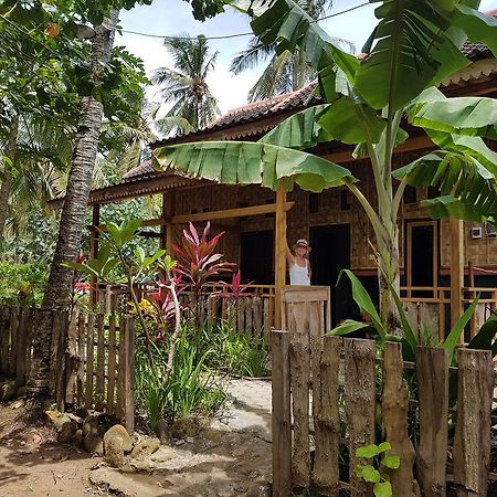Red Island Bungalows Pasanggaran Eksteriør billede