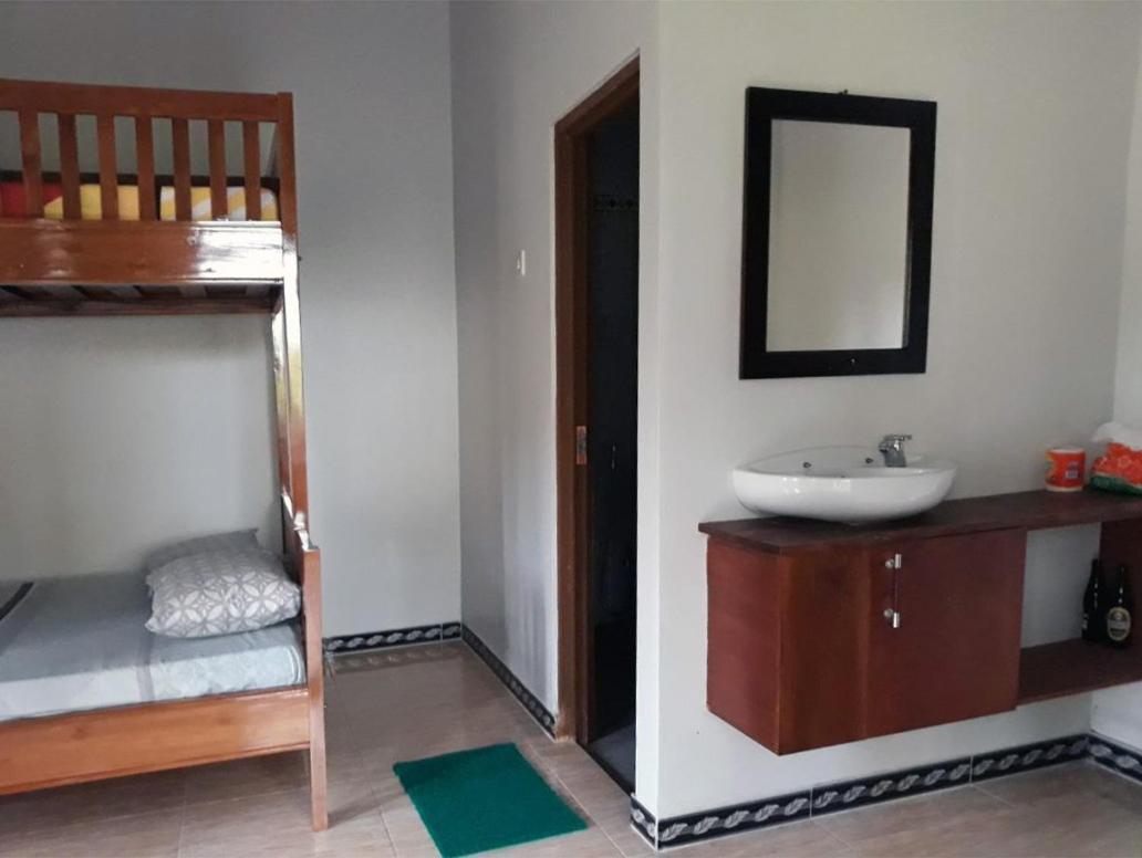 Red Island Bungalows Pasanggaran Værelse billede