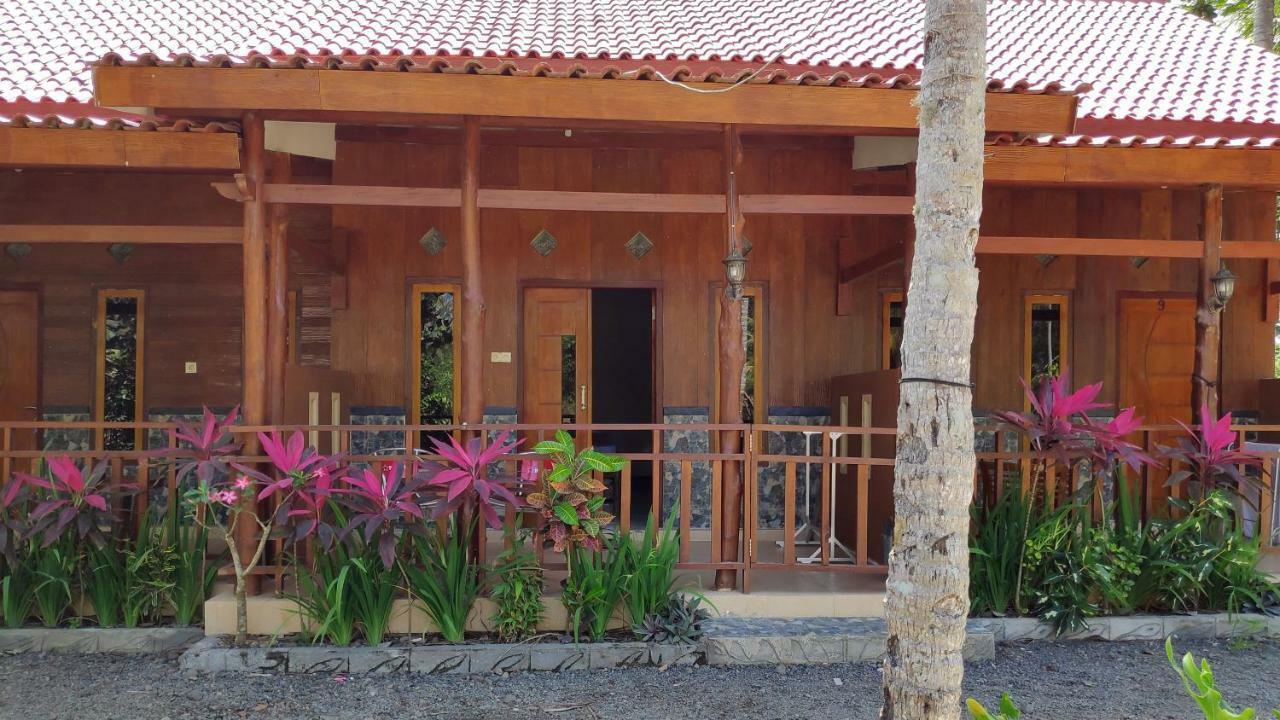 Red Island Bungalows Pasanggaran Eksteriør billede